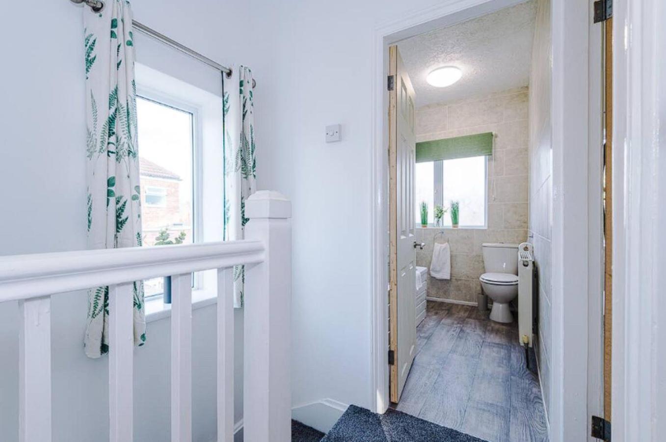 Rumah liburan Charming And Modern 3br Steps Away From Center *