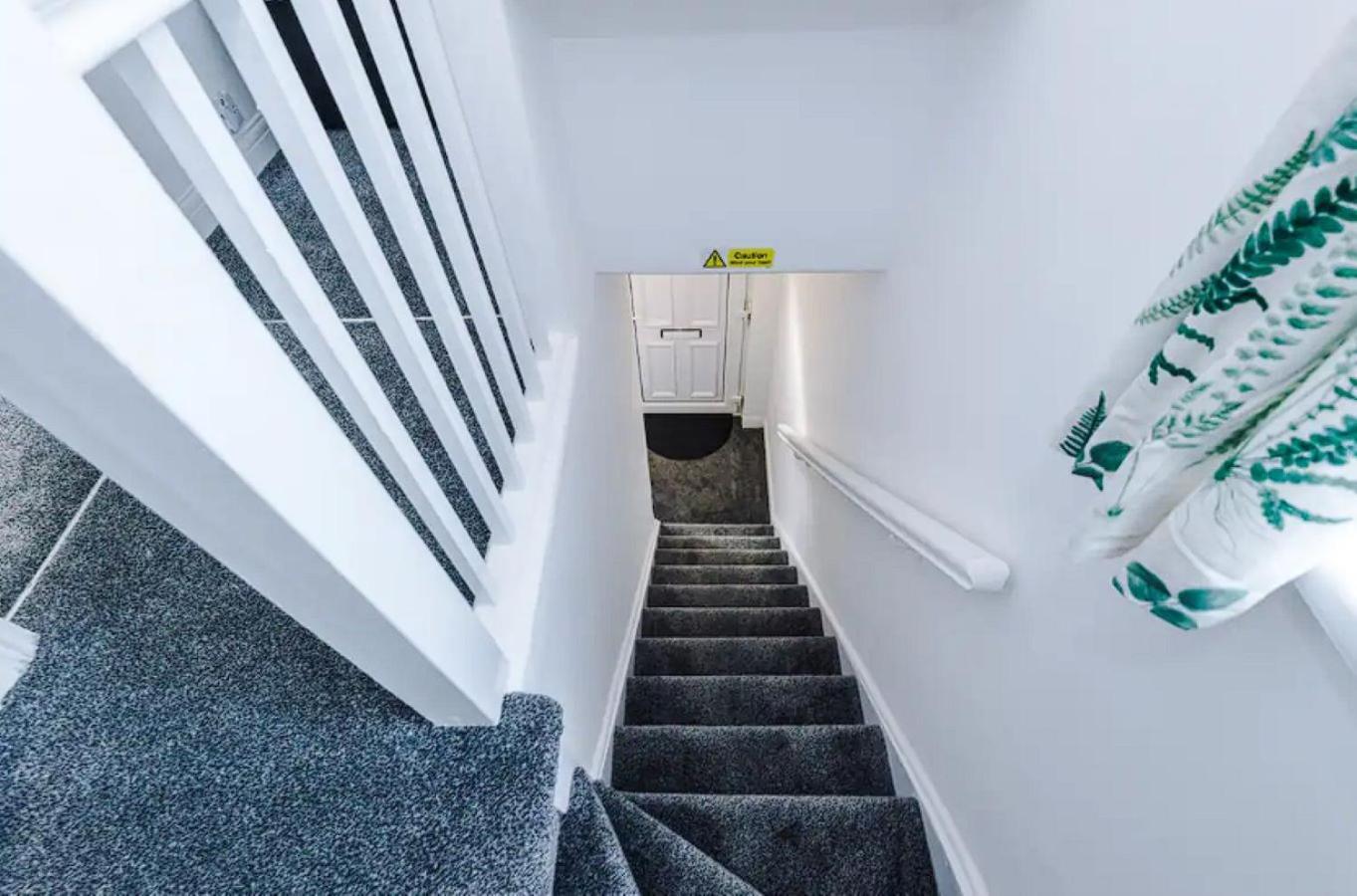 Charming And Modern 3br Steps Away From Center